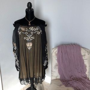 Tunic . Chiffon sleeves. Great with leggings.